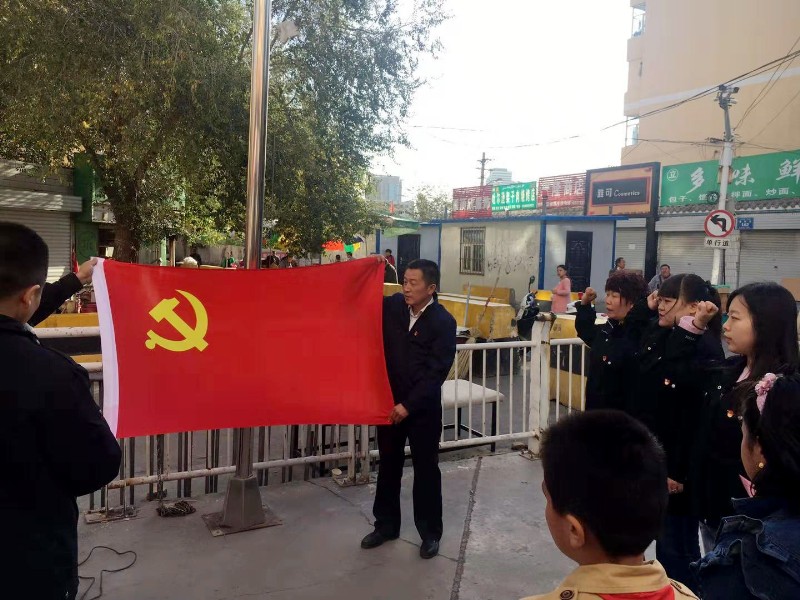 迎國(guó)慶 升國(guó)旗 聽(tīng)宣講 抒愛(ài)國(guó)情-陸峰_副本.jpg